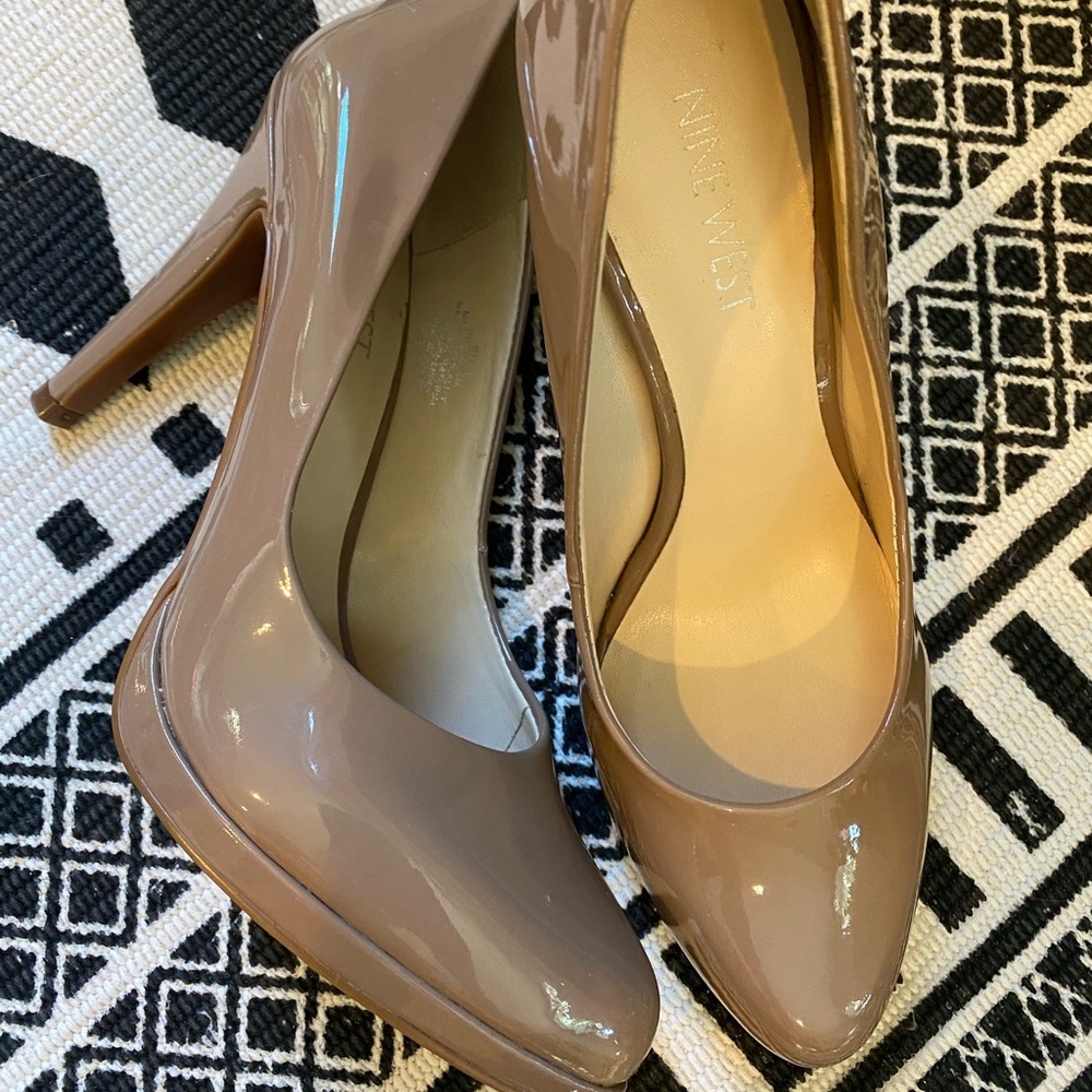 4” Nine West Nude Heels size 61/2